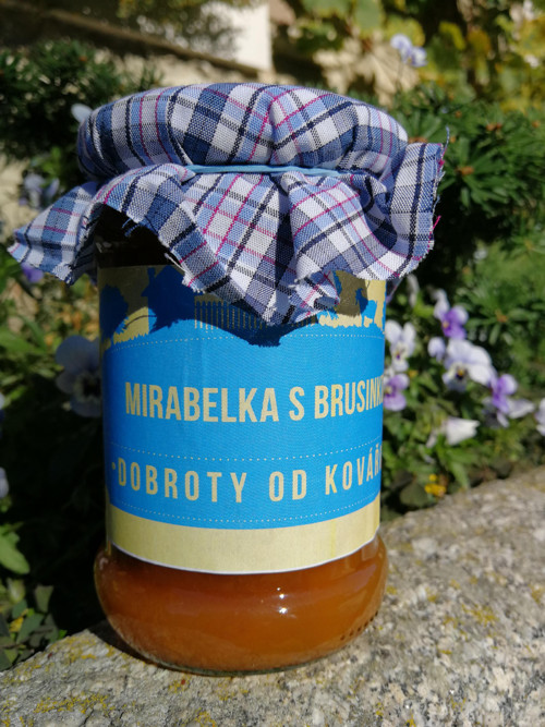 Mirabelka s brusinkou
