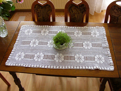 Ubrus - Pečlivý záhonek - i na okénko -109 x 70 cm