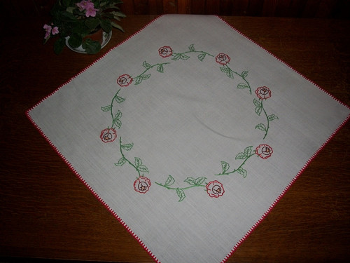 Ubrusy - lidové, vyšívání na tesilenu - 68 x 68 cm