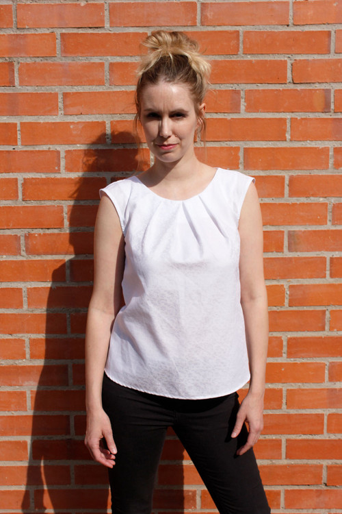 Bella halenka bílá květina