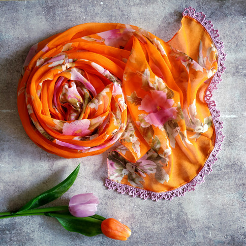 Jarní vítr přišel včas | barevný šátek s krajkou