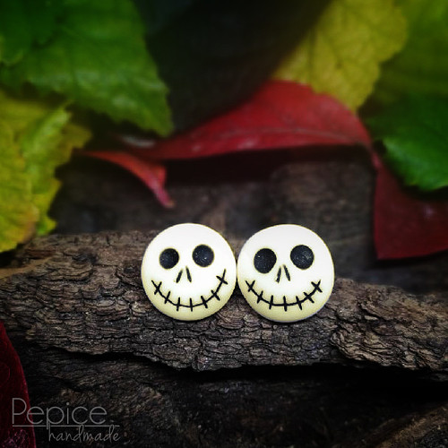 Los muertos, náušnice z FIMO hmoty.
