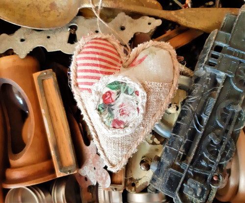 S nášivkou — foto 1