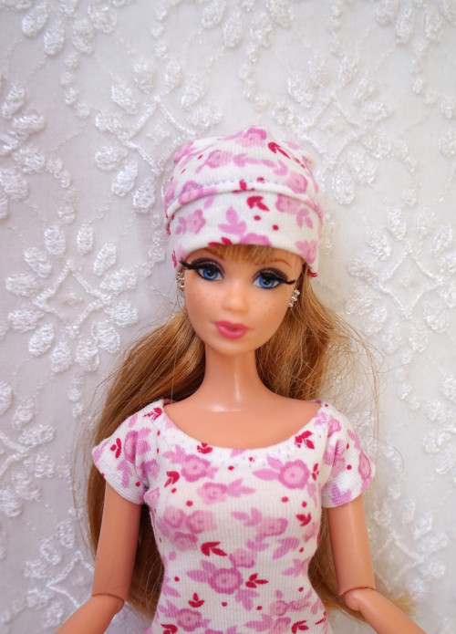 Čepice pro Barbie — foto 1