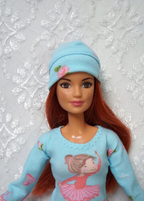 Čepice pro Barbie — foto 1