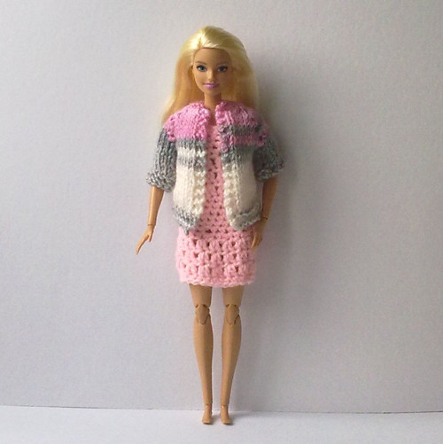 Oblečky pro Barbie - šaty, kabátek — foto 1