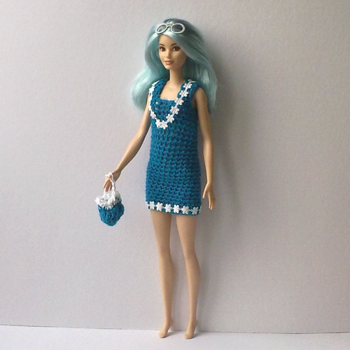 Oblečky pro Barbie - šaty, kabelka — foto 1