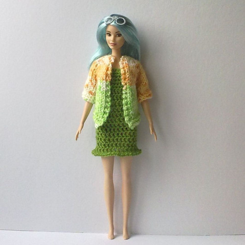 Oblečky pro Barbie - šaty, kabátek — foto 1