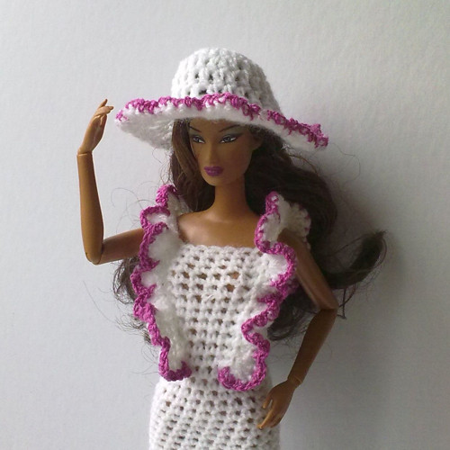Oblečky pro Barbie - šaty, klobouk — foto 1