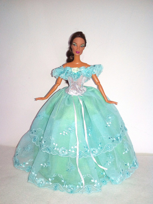 Šaty pro Barbie — foto 1