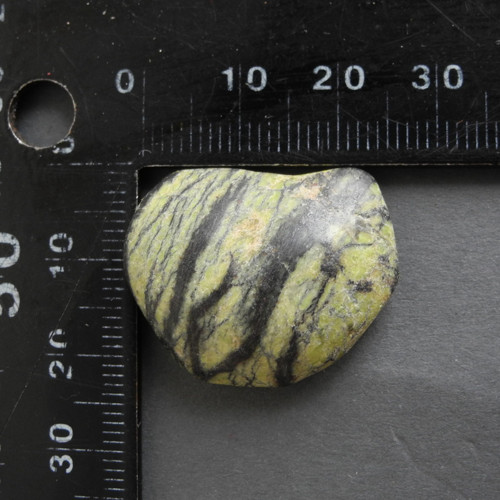 Kabošon, minerál, přírodní zelený, serpenin, hadec