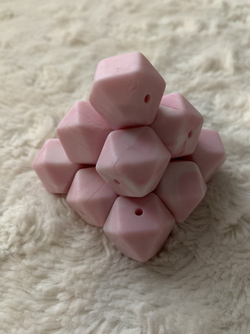 Silikonové korálky hexagon (1ks) MRAMOROVÁ RŮŽOVÁ