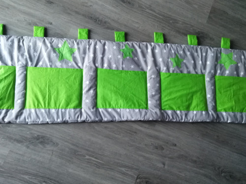 Kapsář / mantinel na zeď "hvězdičky zelená"