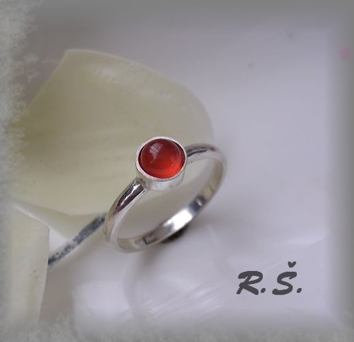 Půlkulatý šíře 2,1mm KARNEOL 5 mm Tanzánie č. 55