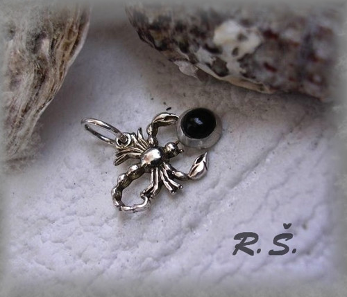 ŠTÍR. přírodní onyx 4mm ..přívěsek 12 x 15 mm