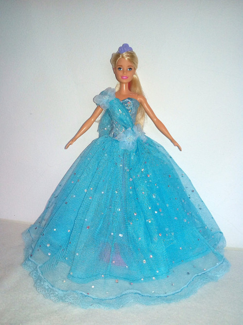 Šaty pro Barbie — foto 1