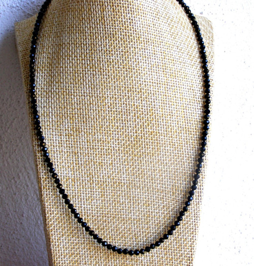 Náhrdelník z minerálu - SPINEL - KORUND 42cm
