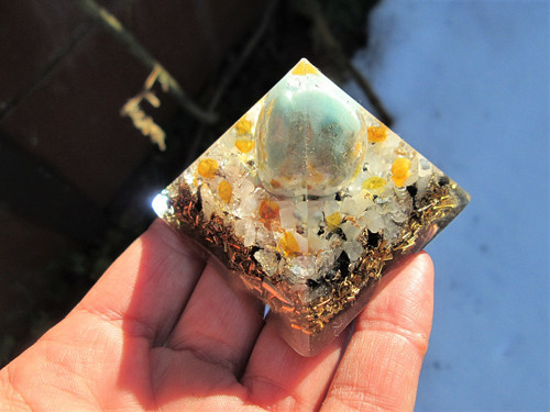 Org. pyramida ,, Snového světa " s amazonitem — foto 1
