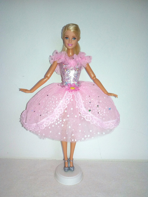 Šaty pro Barbie — foto 1