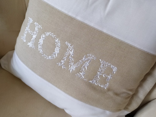 HOME - vyšívaný romantický povlak na polštářek