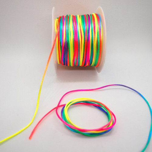 Šňůrka saténová 1mm multi barevná (1 metr)