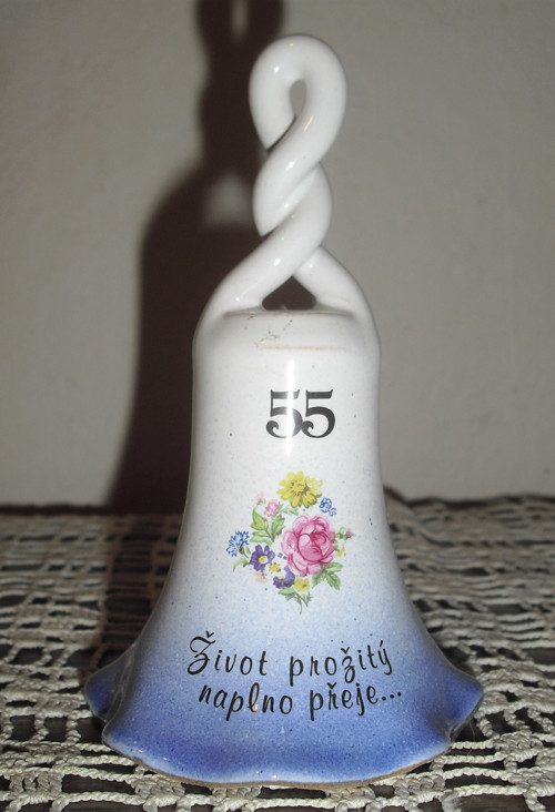 Keramický ZVONEK, jubileum "55", nápis