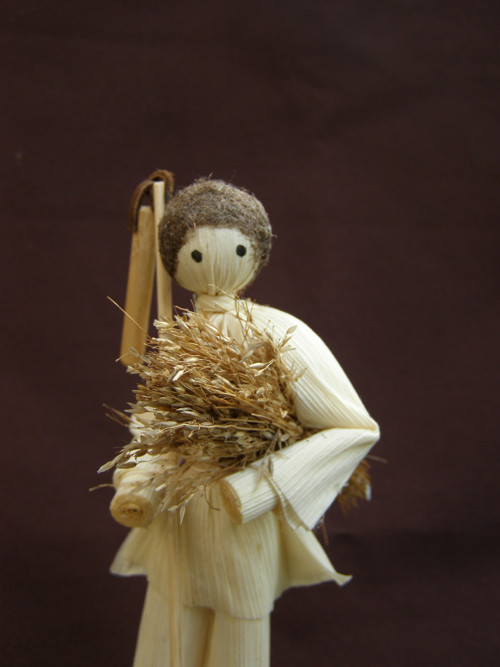 Figurka béžová Panáček s cepem a snopem slámy / od arttam | Fler.cz