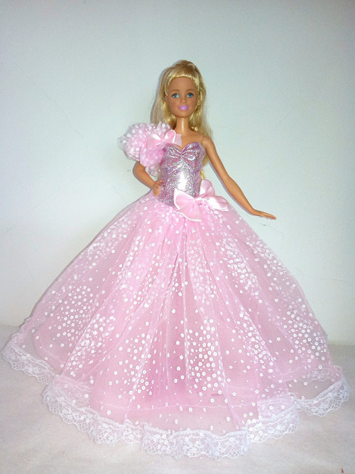 Šaty pro Barbie — foto 1