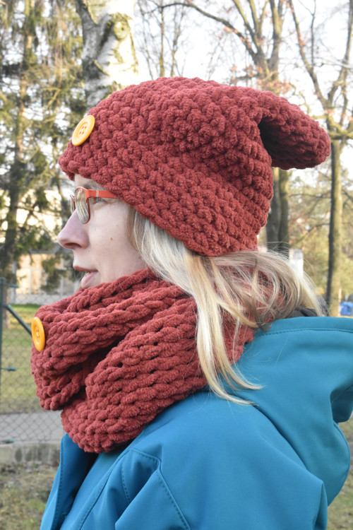 Šála + čepice (tmavě cihlová)
