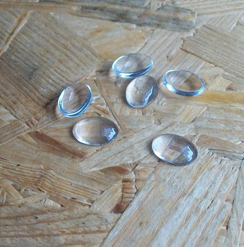 SKLENĚNÝ KRYCÍ KABOŠON OVÁL 18x13 mm - 2 ks
