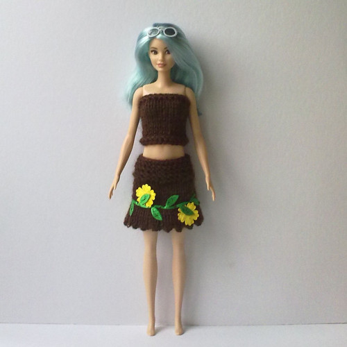 Oblečky pro Barbie - top, sukně — foto 1