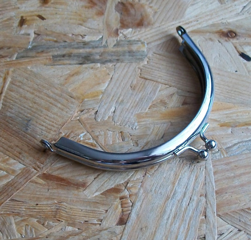 RÁMEČEK NA KABELKU PLATINOVÝ - 10,5 cm