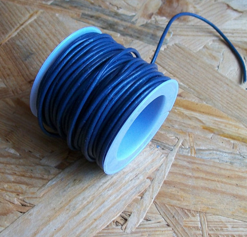 KOŽENÁ ŠŇŮRKA TMAVĚ ŠEDÁ - METRÁŽ - 2 mm