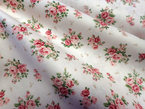Látka - BÍLÁ + RŮŽOVÉ RŮŽIČKY — foto 1