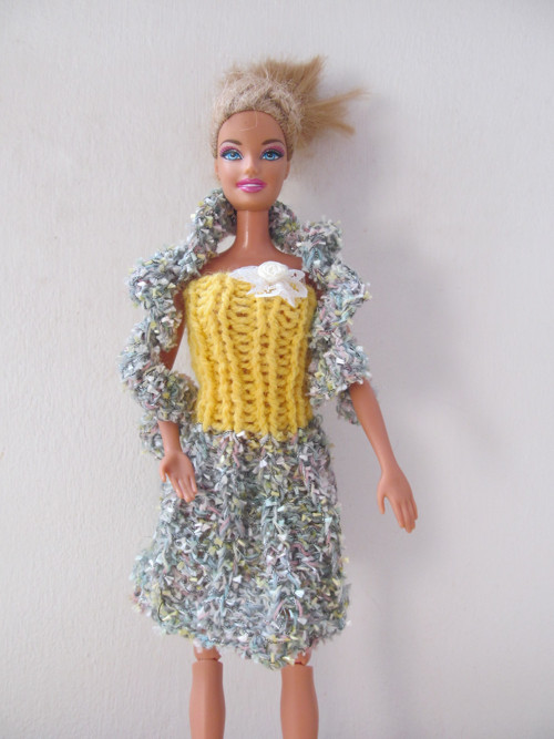Šatičky a šála pro Barbie