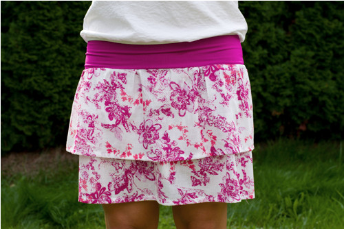 Květovaná vzdušná sukně