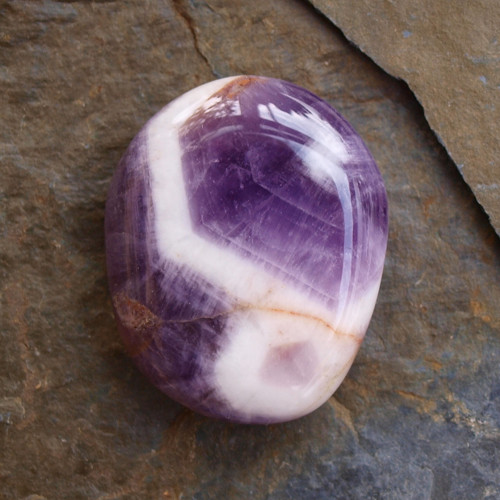 Ametyst chevron, placka 27 x 34 mm — foto 1