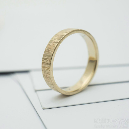 Zlatý snubní prsten - Wood gold yellow