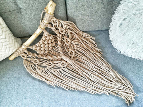 Macrame dekorace v béžové barvě — foto 1
