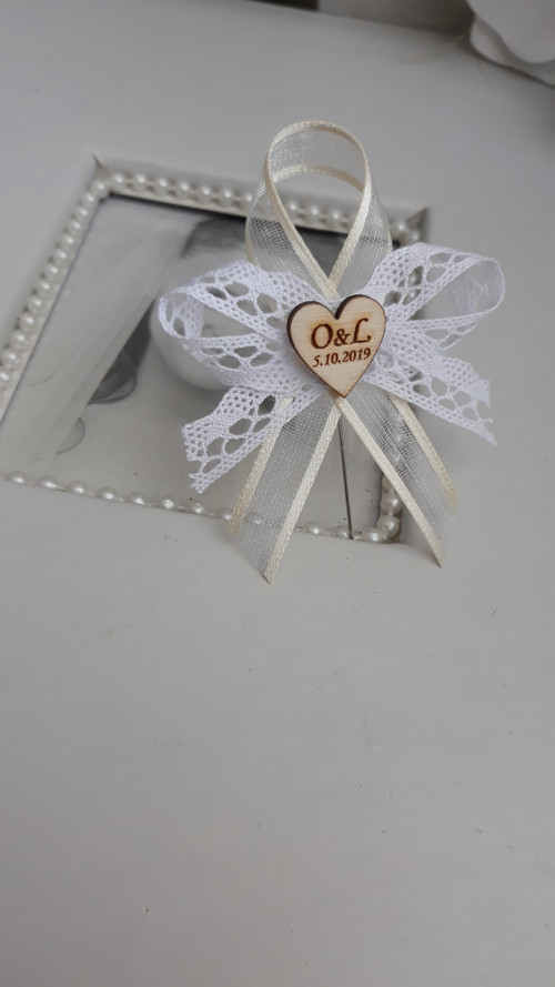Vývazek smetanový s monogramy — foto 1