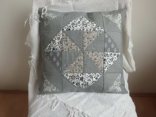 Patchwork šedý — foto 1