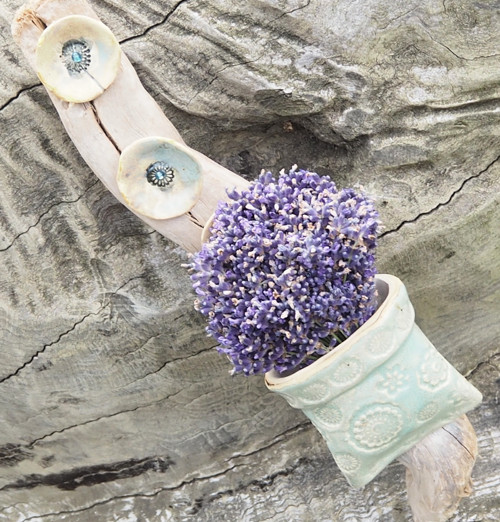 Driftwood s vázou — foto 1