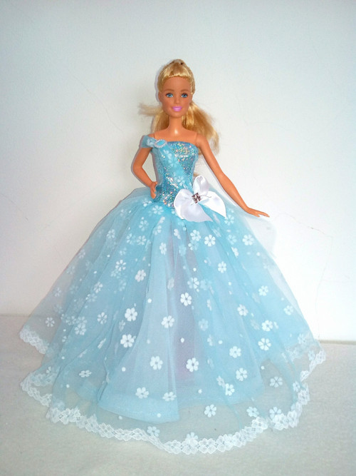 Šaty pro Barbie — foto 1