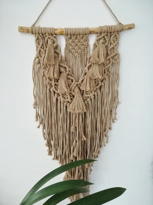 Macrame dekorace v pískové barvě — foto 1