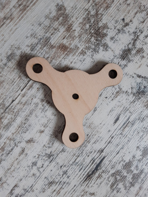 Dřevěný spinner na interaktivní desku