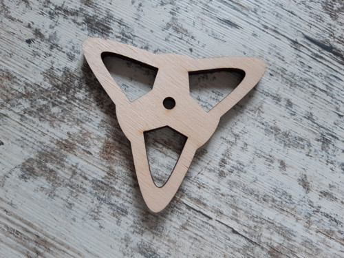 Dřevěný spinner na interaktivní desku