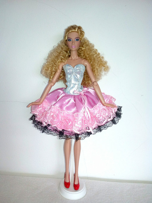 Šaty pro Barbie — foto 1