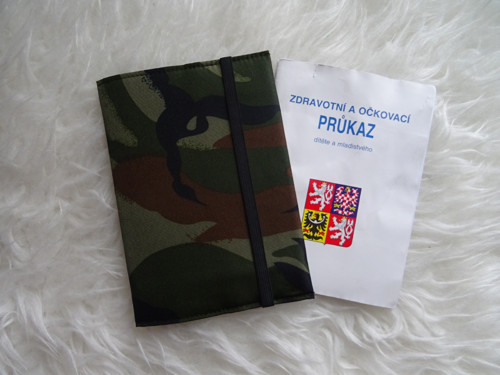Nepromokavý obal na očkovací průkaz - mnoho vzorů