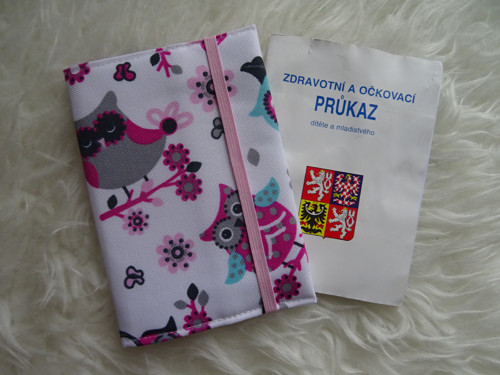 Nepromokavý obal na očkovací průkaz - mnoho vzorů