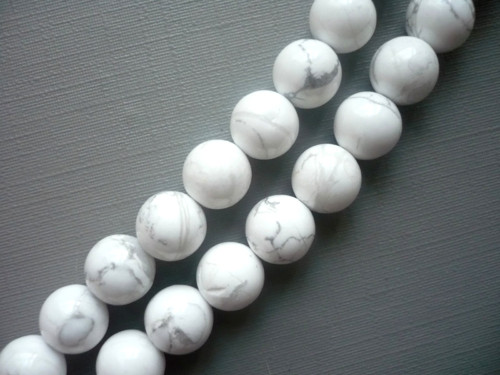 Vrt. korálky 8 mm - magnezit, 2 ks